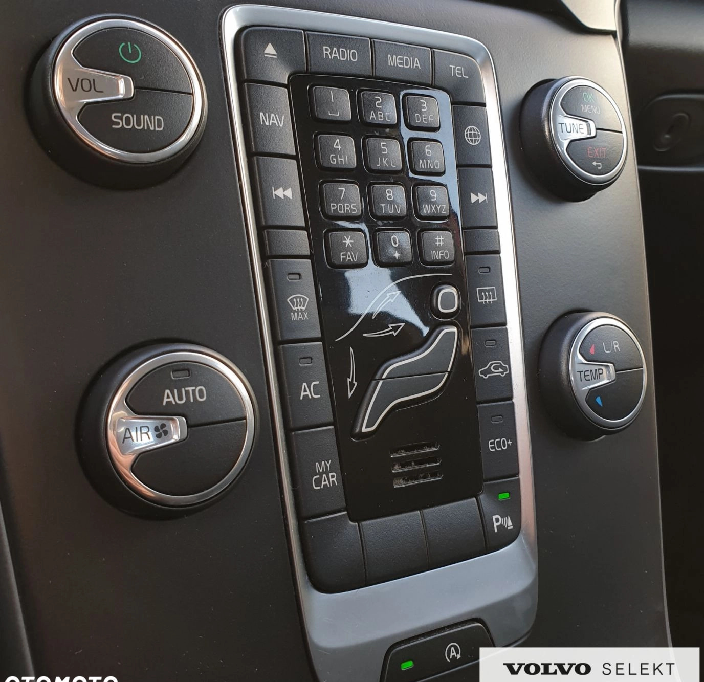 Volvo V40 cena 59900 przebieg: 190800, rok produkcji 2018 z Chojnice małe 172